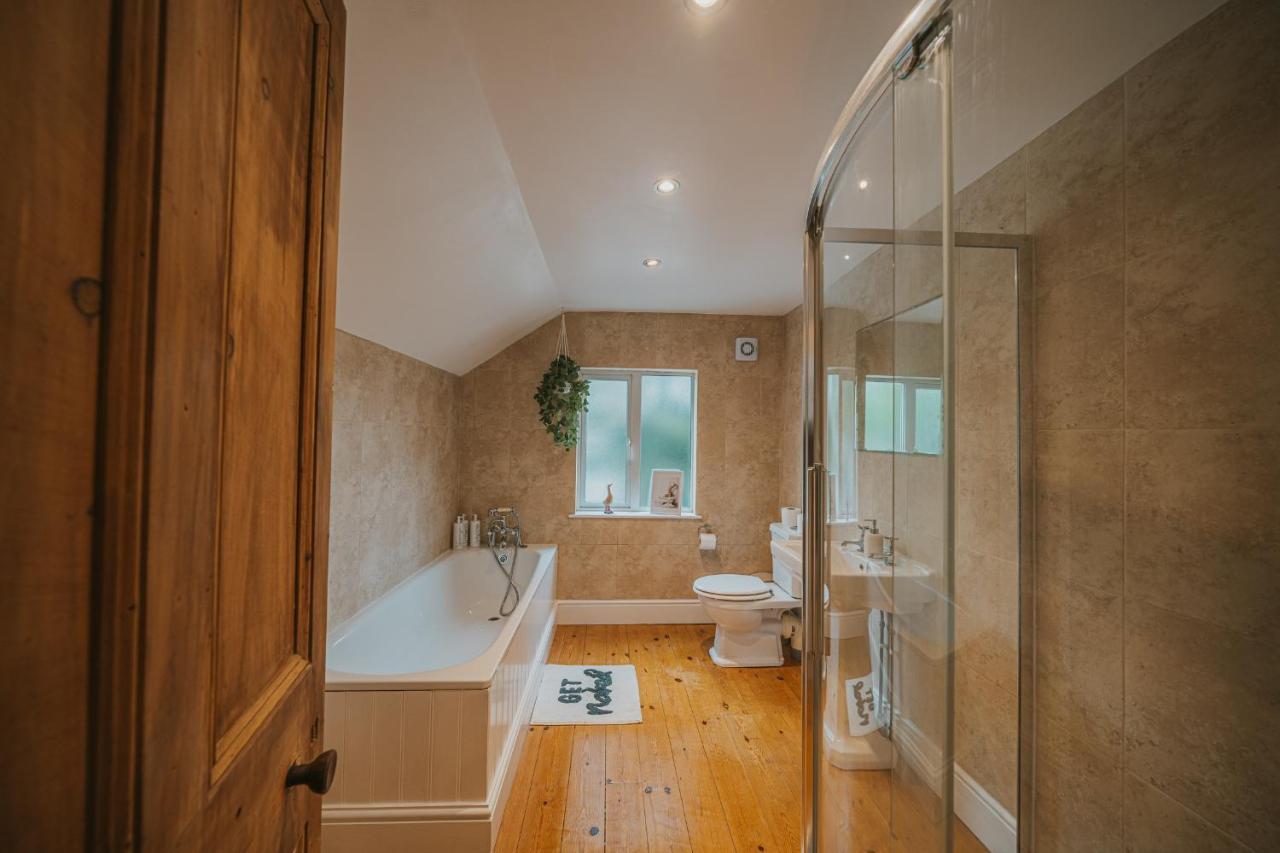 Cotswolds- Homely 2 Bed House With Garden, Wifi - Esho Stays Cirencester Eksteriør billede