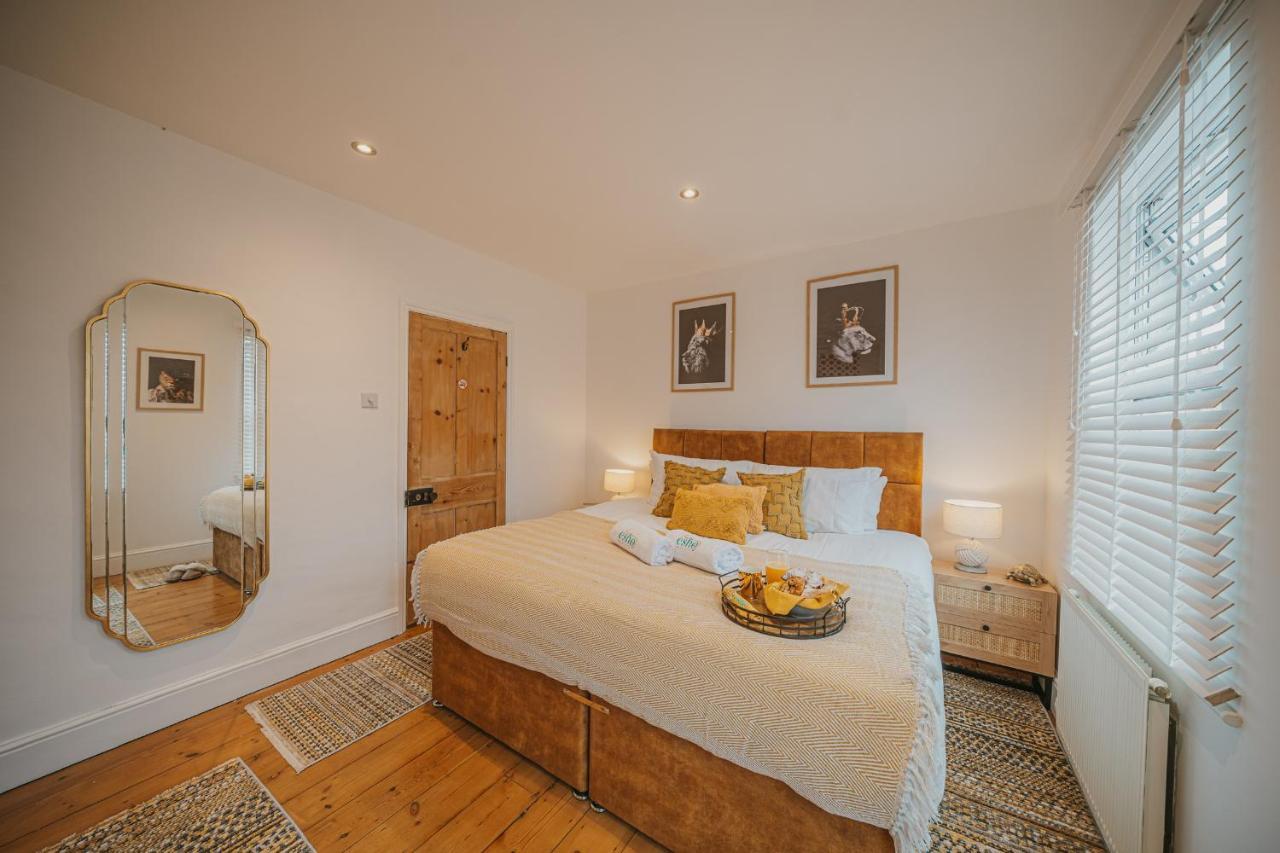 Cotswolds- Homely 2 Bed House With Garden, Wifi - Esho Stays Cirencester Eksteriør billede