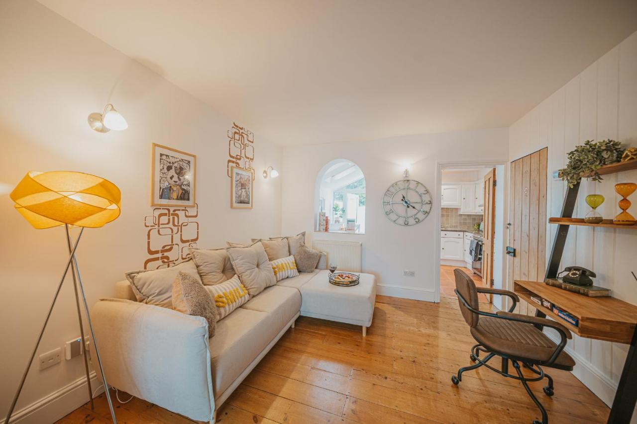 Cotswolds- Homely 2 Bed House With Garden, Wifi - Esho Stays Cirencester Eksteriør billede