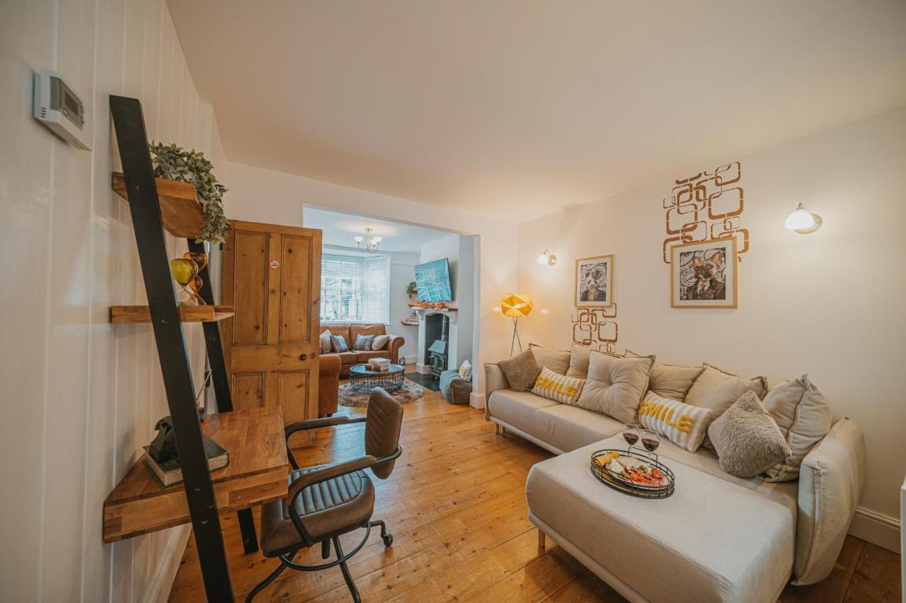 Cotswolds- Homely 2 Bed House With Garden, Wifi - Esho Stays Cirencester Eksteriør billede